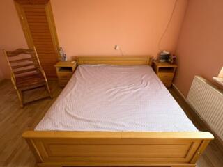 Кровать из натурального дерева