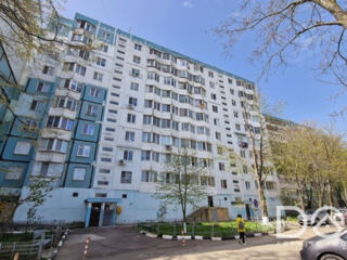 Apartament cu 3 camere separate, 2 balcoane, str. Grenoble