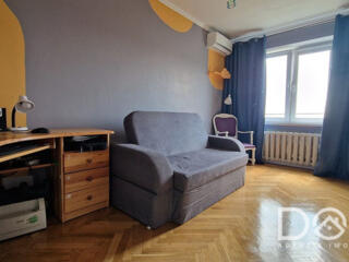 Apartament cu 2 camere, logia spațioasă. str. Grenoble