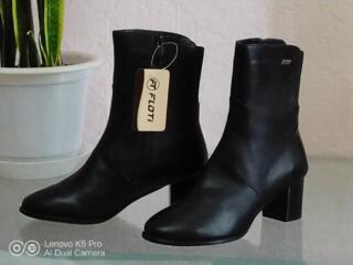 Продам туфли, босоножки, кроссовки