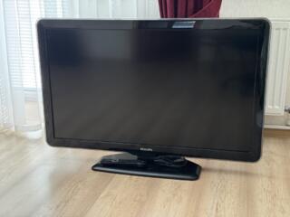 Телевизор PHILIPS на 42" в отличном состоянии.