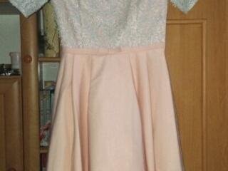 Платье со шлейфом Нежно-персиковое