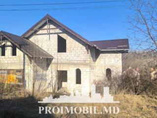 Vă propunem spre vânzare această casăîn 2 nivele în Buiucani, str. 31 