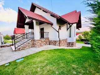 Dumbrava, casă luxoasă în 2 nivele