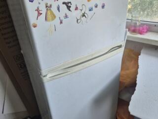 Стиральная машина и холодильник