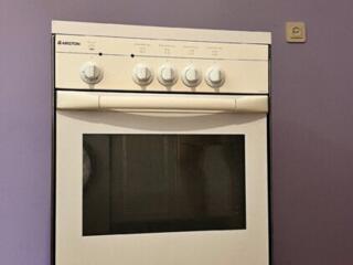 Электрическая плита Ariston с духовкой