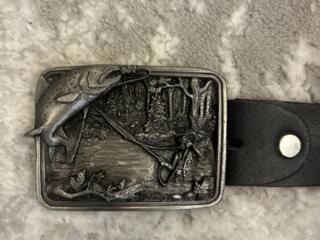 Продам винтажную бляху и кожаный ремень