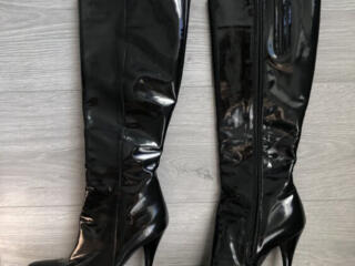 НОВЫЕ сапоги из натуральной лакированной кожи 38-39р