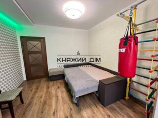 Оренда 2-кімнатної роздільної квартири з мансардою в ЖК Покровський, .