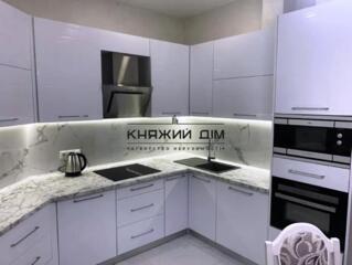 Пропонується в оренду простора 3-х. кімнатна квартира в ЦЕНТРІ МІСТА .