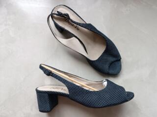 Женские босоножки