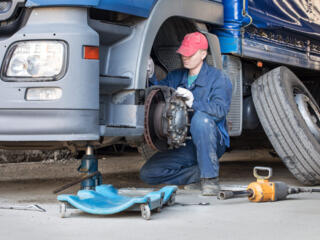 Срочно требуется для работы слесарь по ремонту ходовой части