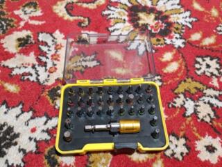 Набор отверток, набор бит.