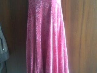 Продам спортивное почти новое женское платье с открытой спинкой 50р.