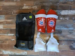 Футбольные щитки Adidas FC Bayern Munchen с защитой голеностопа+чехол