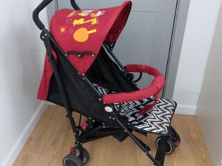 Carucior comod și ușor pentru copii. Ideal pentru plimbări și călători