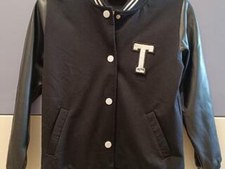 Продам повседневную одежду и школьную на девочку 8-9 лет