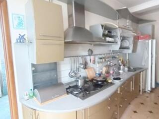 Продаю 4-кімнатну квартиру, вул. Адміральська