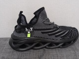 Продам кроссовки