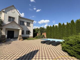 Просторный дом с бассейном, гаражом и зоной отдыха +Видеообзор