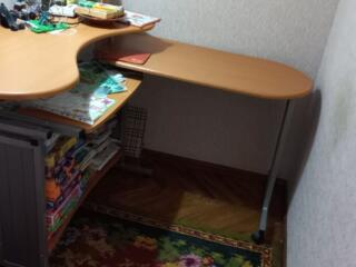 Продам компьютерный стол угловой