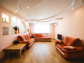 Продам 4х комнатную  квартиру, недалеко от центра.