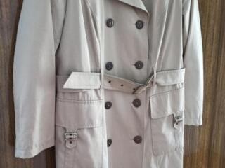 Женские вещи (куртки, платья)