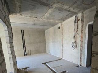 Продам квартиру 75.7 кв. м., 6/10, новый дом, жк Виндзор.