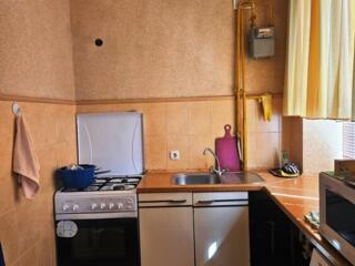 На Ленинском. Рядом парк.