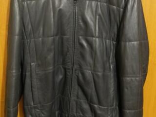 Кожаная куртка Hugo Boss.