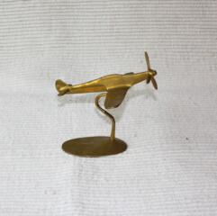 Бронзовая модель легендарного самолета истребителя Spitfire.