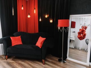 Диван черный бархат