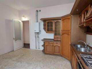 Продается 4-комнатная квартира ул. Базарная/ парк Шевченко