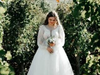 Продам свадебное платье и халат на утро невесты