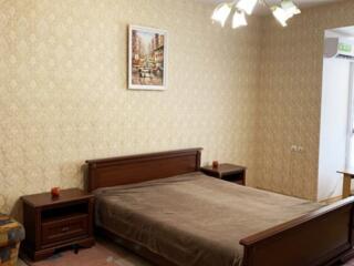 Сдам 2-комнатную квартиру с ремонтом в центре на ул. Дерибасовской.