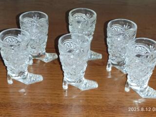 Хрустальные рюмки - сапожок. Статуэтки.