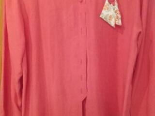 Новые блузы- рубашки немецкий 40р-р (46) плечики.