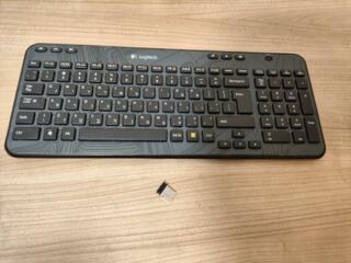 Продам беспроводная клавиатура. Вот такой шрифт в комплекте не хватает