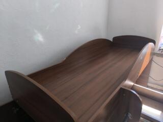 Продам детскую кровать со встроенным шкафом и полками