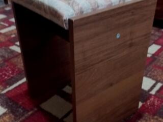 Табуреты кухонные, новые.