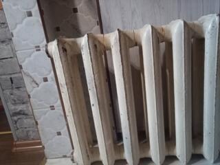 Продам чугунную батарею б/у