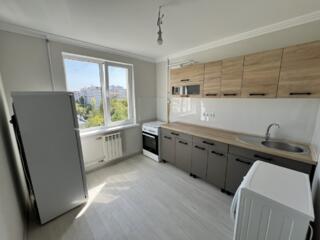 Продаётся уютная двухкомнатная квартира на Чеканах!