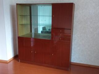 Срочно продам спальный гарнитур, состоит кровать, матрас, трельяж,