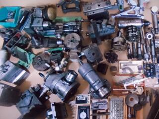 Куплю фрезерные тиски. токарный патрон. токарный сверлильный станок.