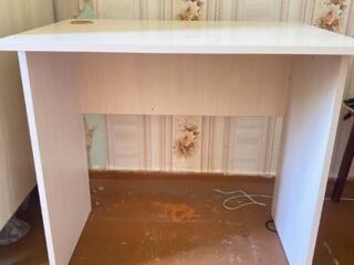 Продам стол