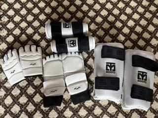 Продам новую экипировку для тхэквондо срочно 500 рублей!!!!