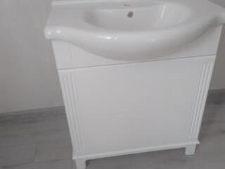 Новый шкафчик с умывальником