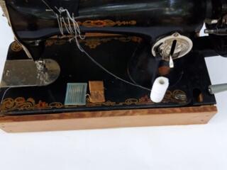 Продам швейную машинку б. у.