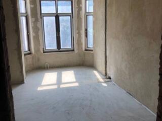 Продажа квартиры с балконом, Центр города, ЖК Виндзор, красный кирпич