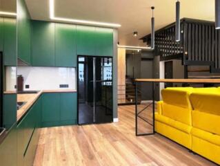 Трехкомнатная двухуровневая квартира в новом сданном доме